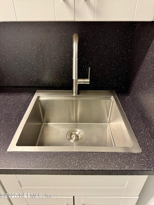 Building Photo - 163 Pine Forest Ct