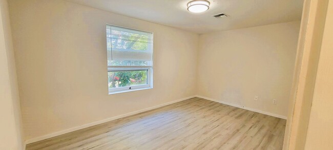 Building Photo - Charming 3-Bedroom Rambler in Seattle/Shor...