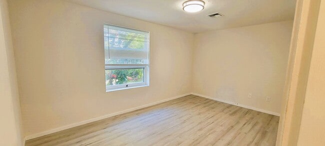 Building Photo - Charming 3-Bedroom Rambler in Seattle/Shoreline