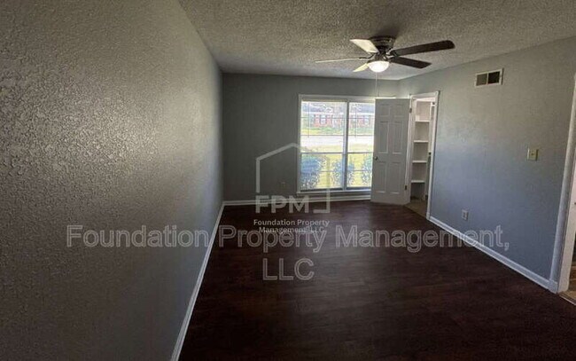 Building Photo - 5369 Scottsdale Ave