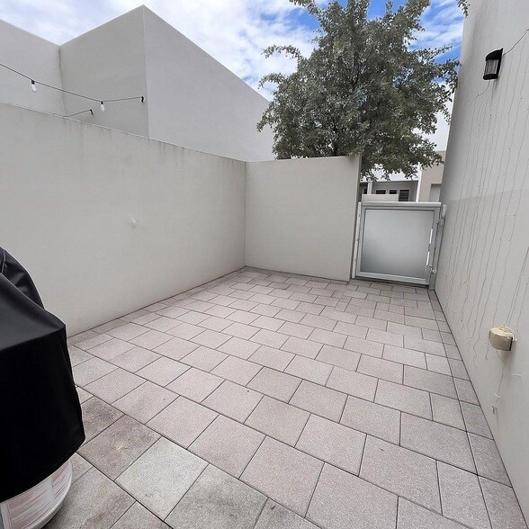 Building Photo - 6482 NW 103rd Psge