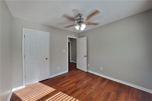 Building Photo - 1050 Augusta Woods Dr