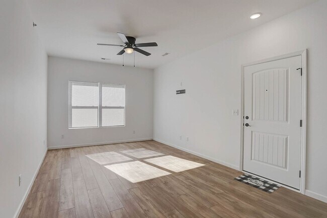 Building Photo - 918 Parkview Dr