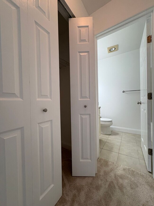 Building Photo - Completely updated 2 bed condo in desireab...