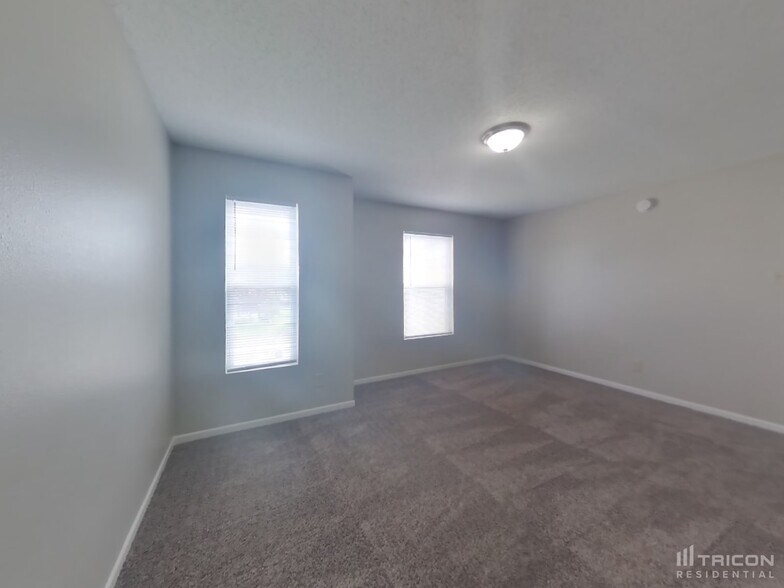 Building Photo - 9141 Bainbridge Dr