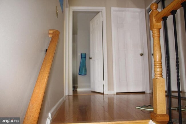 Building Photo - 219 Meadow Dr