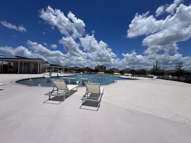 Building Photo - 4bd 2.5 ba in New Braunfels