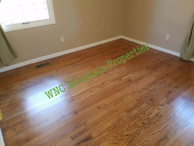 Building Photo - 374 Royal Pines Dr