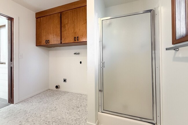 Building Photo - Riverfront 3-Bedroom Historical Richland Home