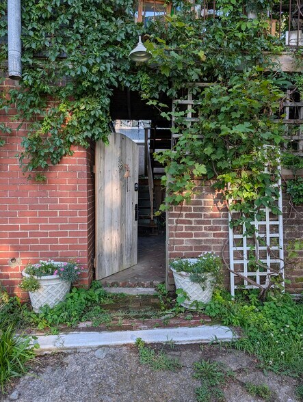 Building Photo - 503 N 18th St