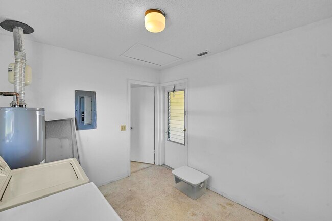 Building Photo - 160 NE Bracken Rd