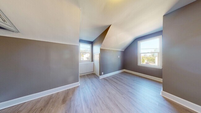 Building Photo - 353 Sturges Ave