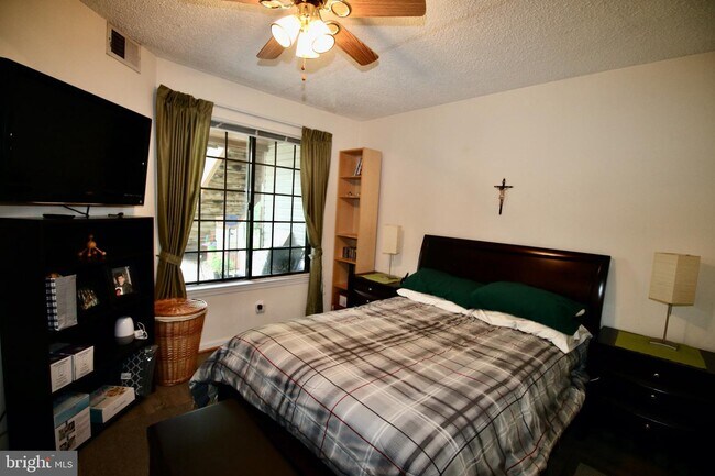 Building Photo - 6033 Curtier Dr