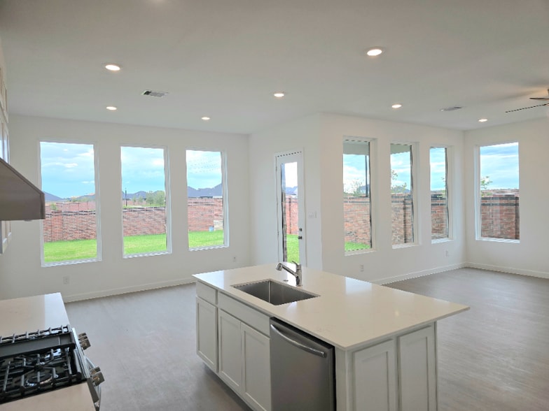 Building Photo - 27139 Blue Pool Dr