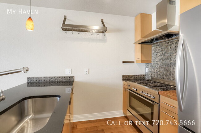 Building Photo - Amazing apartment in Jefferson Park with v...