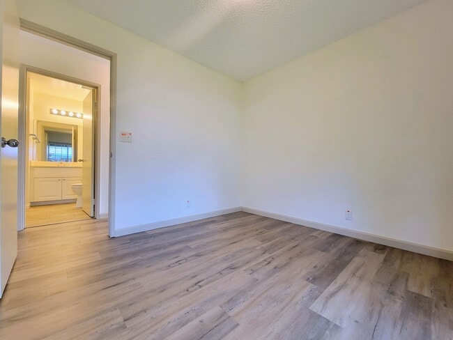 Building Photo - Avaliable now : A 2 Bedroom, 1 bathroom with 2 assigned parking stalls at Royal Palm in Waipio