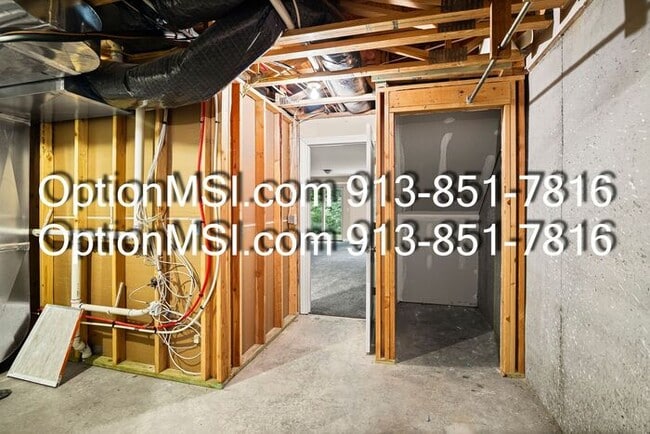 Building Photo - Townhome available in Piper schools