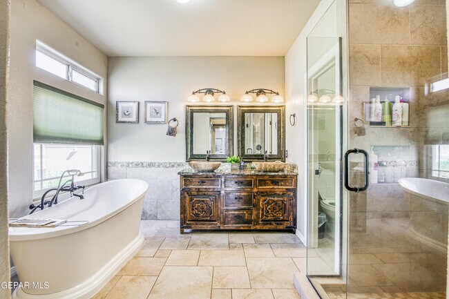 Building Photo - 6561 Isla Del Rey Dr