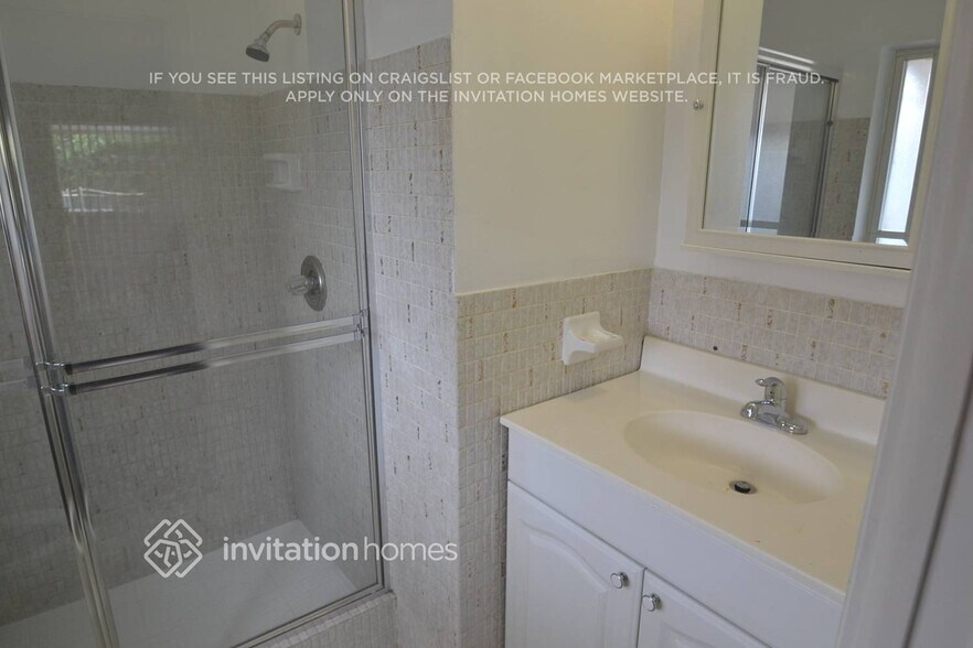 Building Photo - 5220 SW 8th Ct