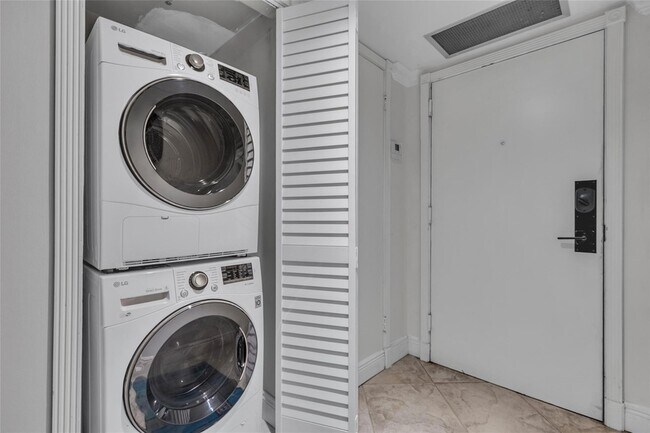 Building Photo - 2900 NE 14th Street Causeway