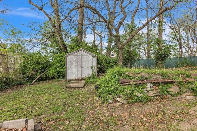 Building Photo - Renovated 4BR Home – Modern Finishes, Off-Street Parking