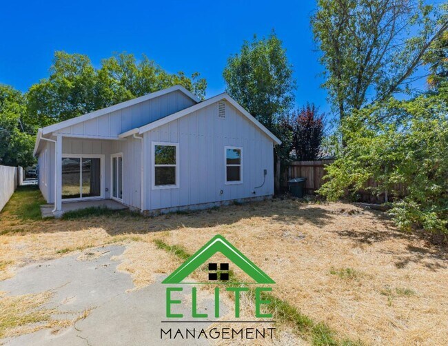 Building Photo - Charming 3-Bedroom, 2-Bath Home in Prime S...