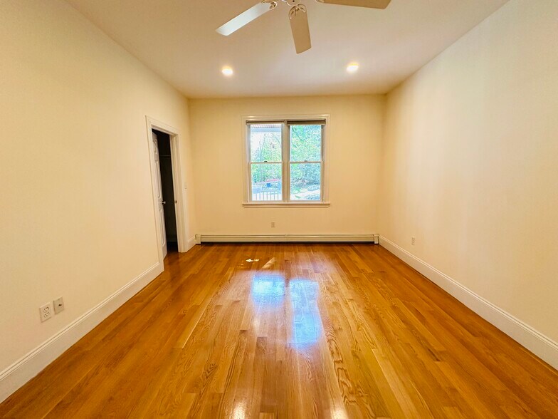 Building Photo - 10 Selkirk Rd