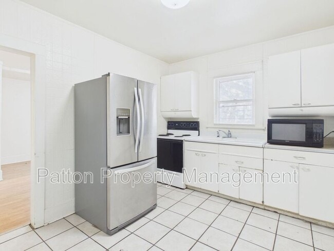 Building Photo - 612 SW 17th Ave