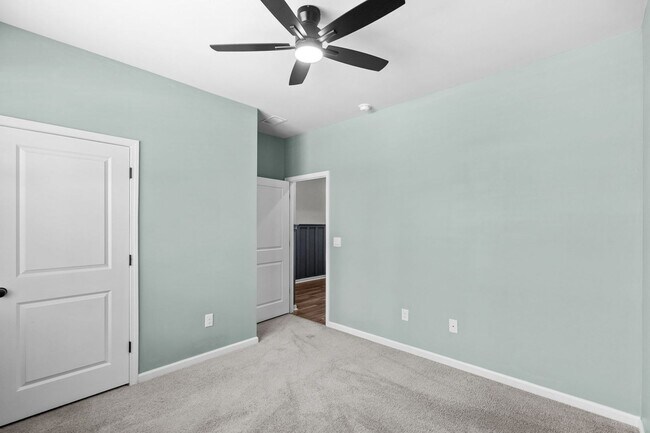 Building Photo - Modern 4BR Home with Screened Porch & Pond Views | Sun Colony, Longs SC