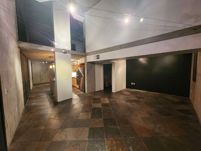 Building Photo - Downtown Loft living in Little Italy