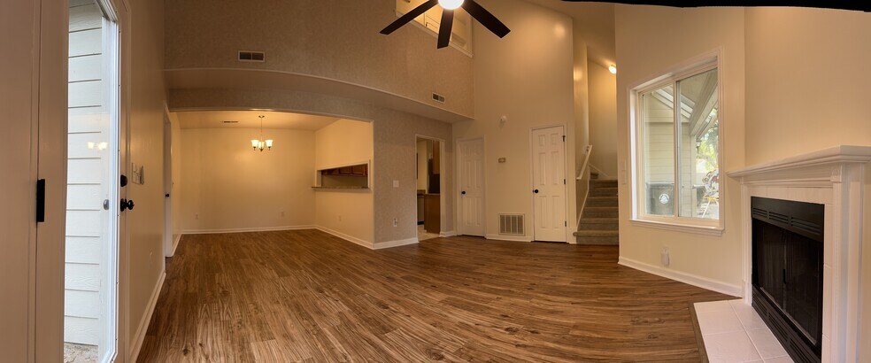 Building Photo - 21 Maplecrest Dr