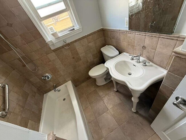 Building Photo - 18 W 49th St