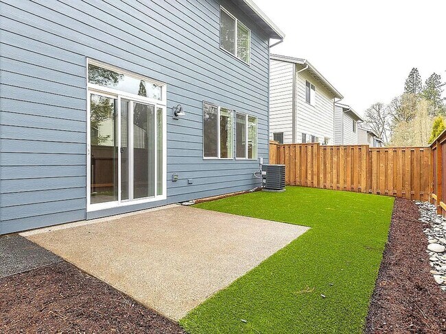 Building Photo - 9754 SW Windswept Place ~ MOVE IN SPECIAL! 1/2 Off 1st Months Rent!! Beautiful & Spacious Home