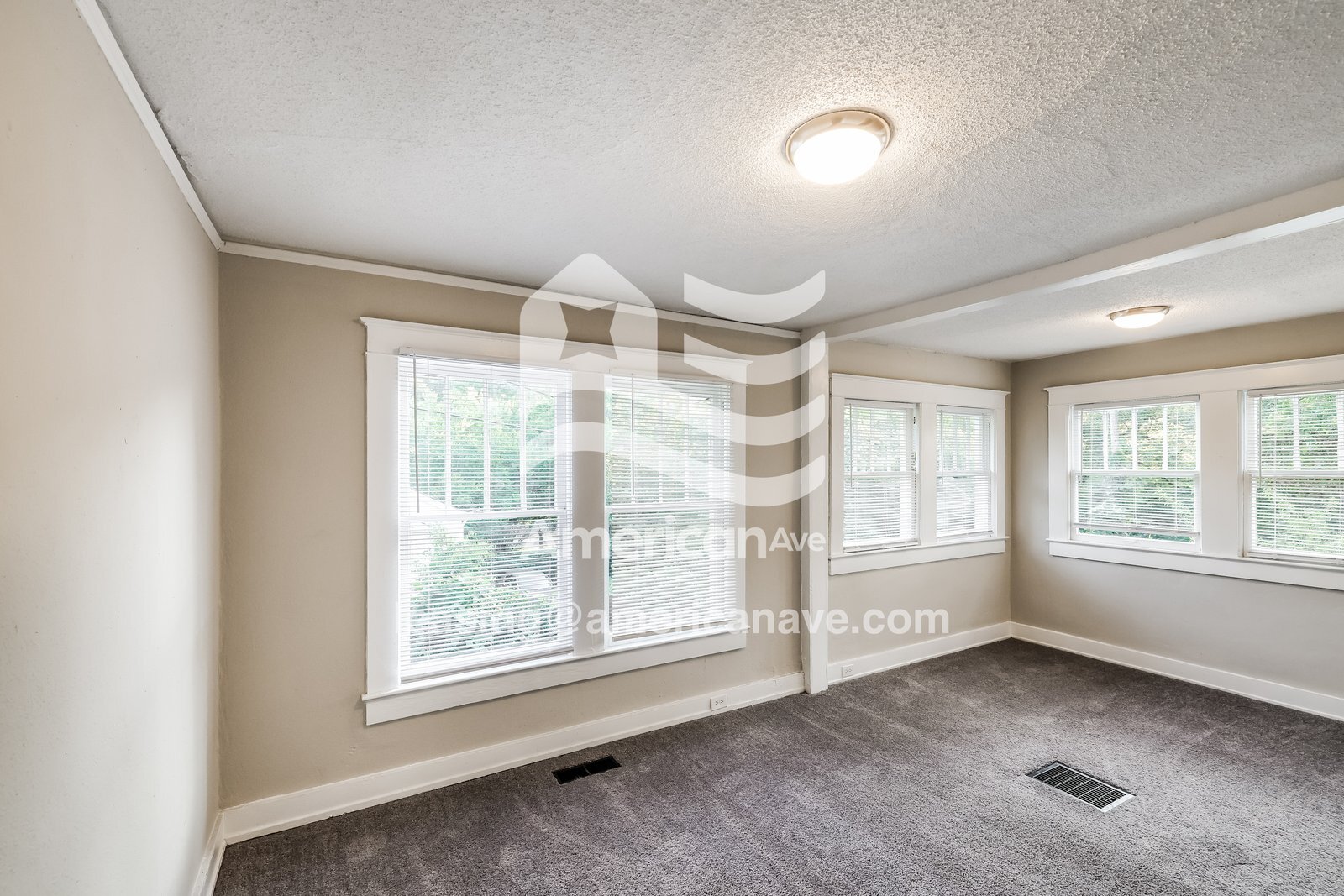 Building Photo - 8214 8th Ave S