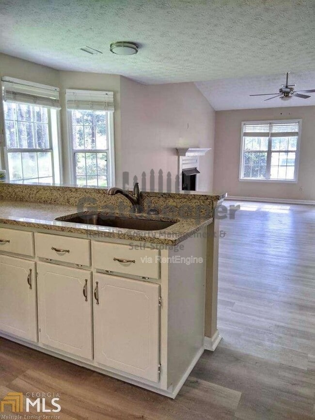 Building Photo - 681 Senoia Rd