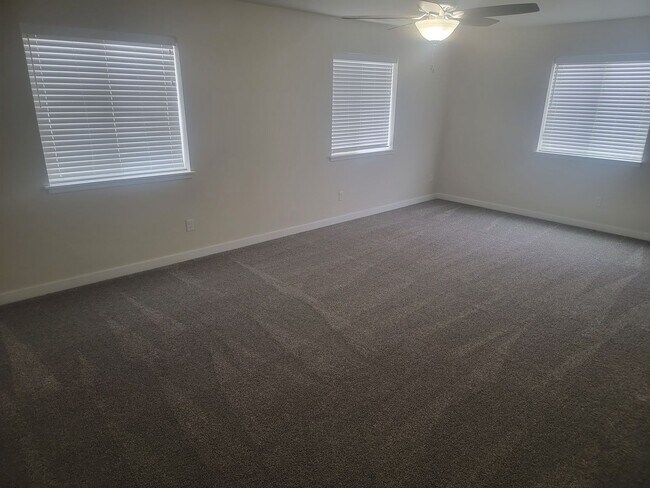 Building Photo - 609 13th St