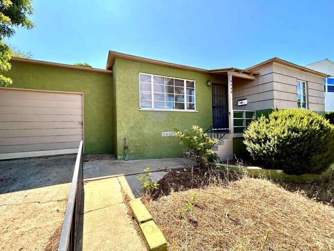 Building Photo - Charming 2 Bed / 1 Bath Home in Desirable Oak Park in San Diego