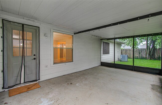 Building Photo - 16835 Carbridge Dr
