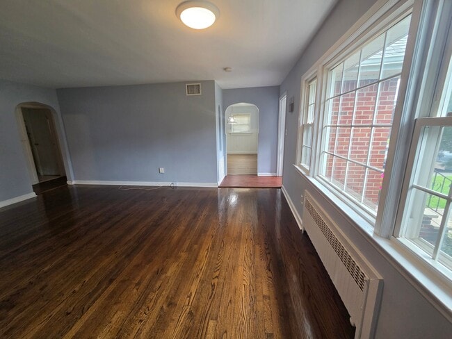 Building Photo - 116 Greenlawn Ave