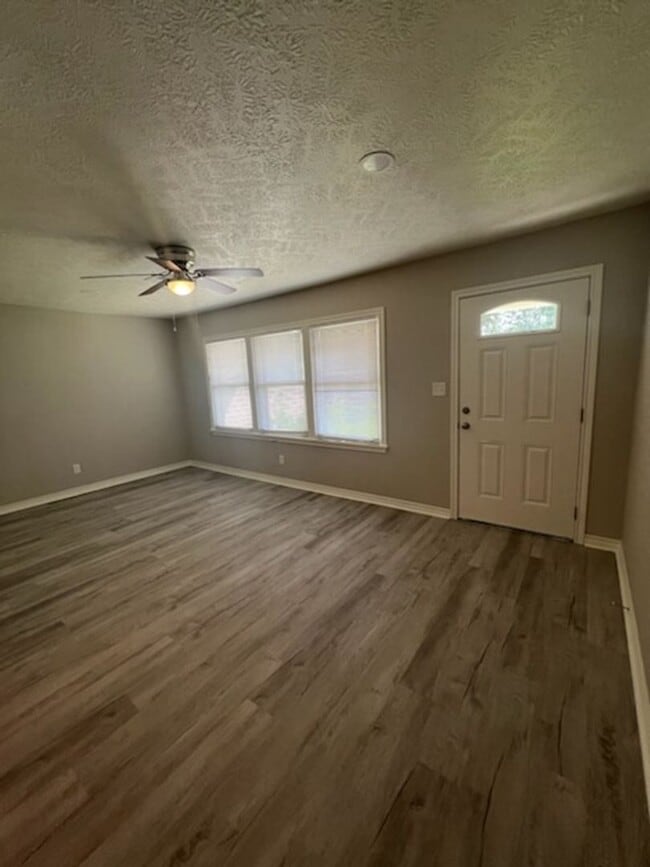 Building Photo - 4510 Clermont Ave