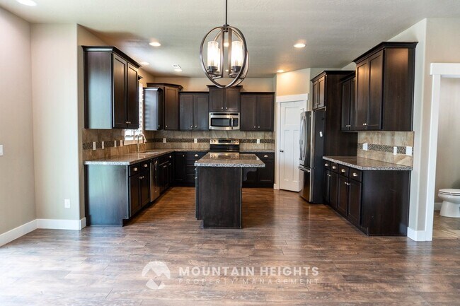 Building Photo - 3953 Sand Lake Dr