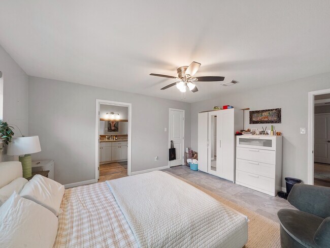 Building Photo - 5014 Mary Lou Dr