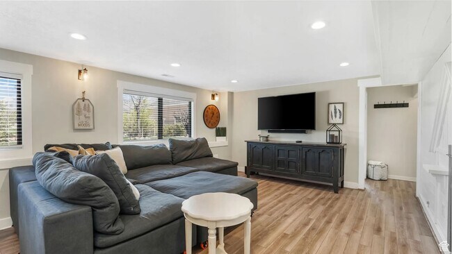 Building Photo - 1418 W 475 S