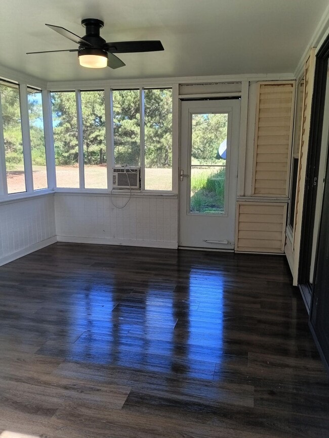 Building Photo - 4430 Goshen Lake Dr S