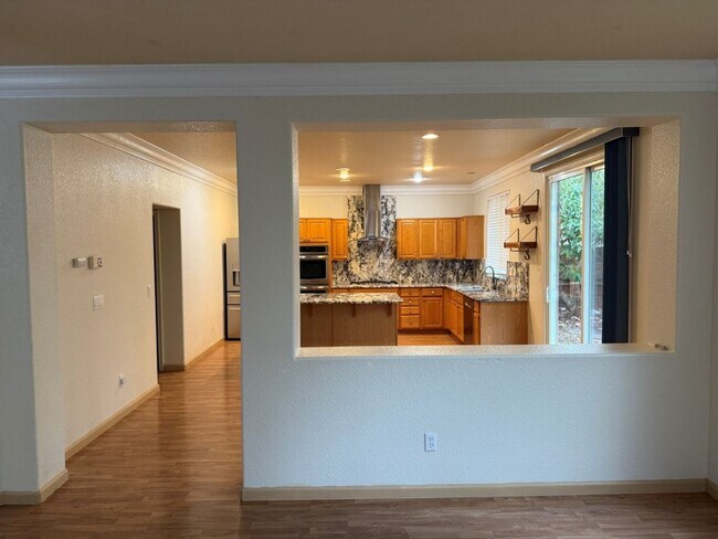Building Photo - Modern 4 Bedroom w/ Loft Stonegate Area Vacaville *Star Rentals