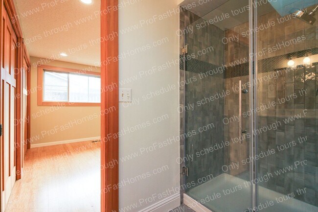 Building Photo - 14210 SW Rochester Dr