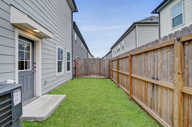 Building Photo - 28325 Birnham Woods Dr