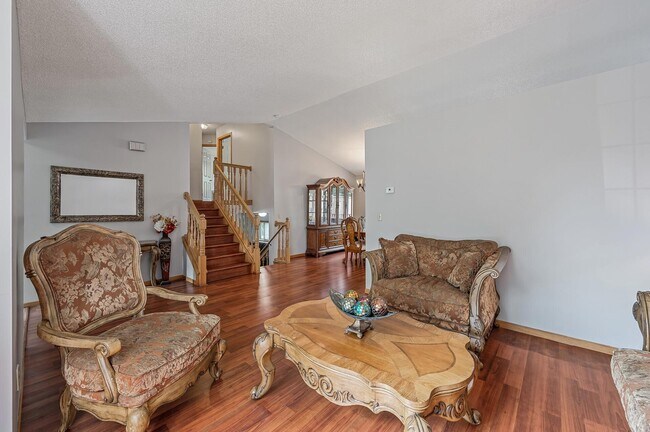 Building Photo - 852 Sunrise Dr