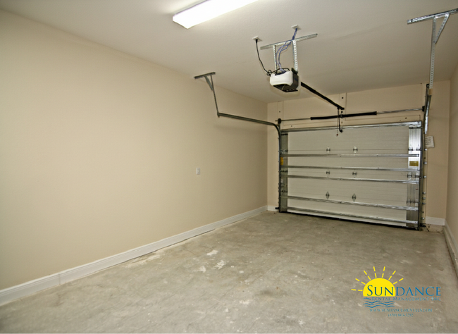 Building Photo - Beautiful 3 Bedroom Townhouse in The Palm Reserve