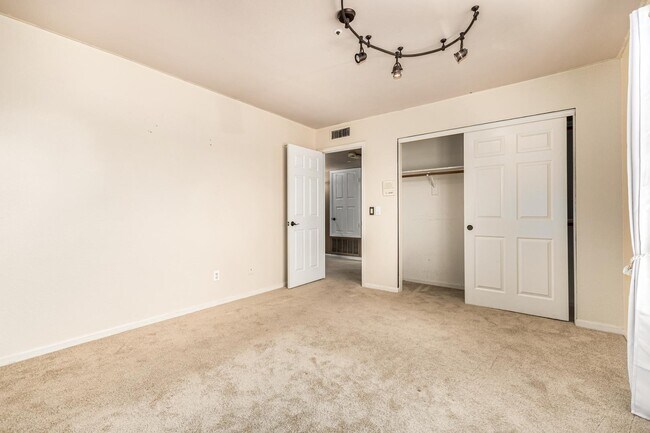 Building Photo - 11238 N 128th Pl